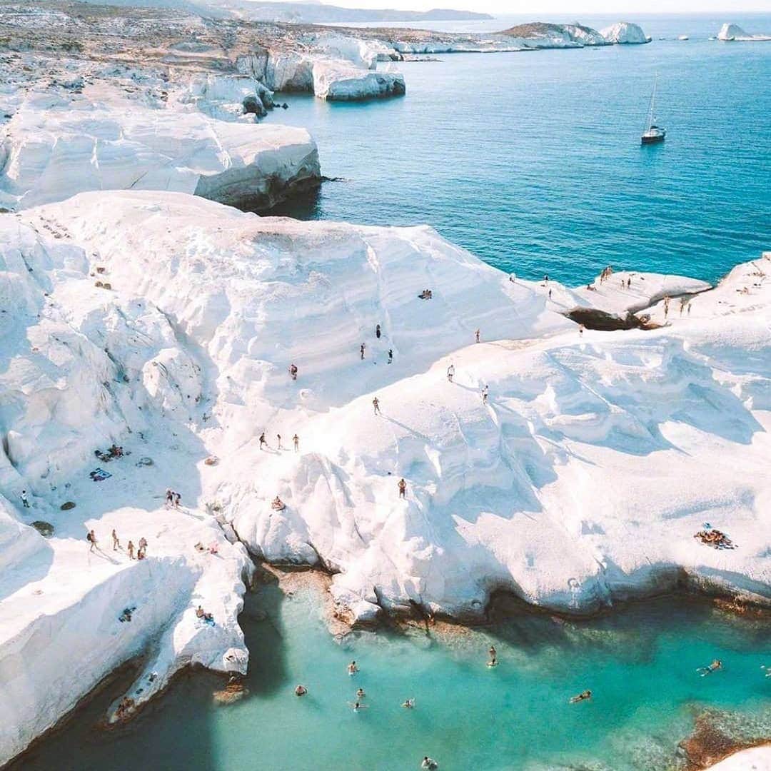 Padgramさんのインスタグラム写真 - (PadgramInstagram)「Beaches in Milos, Greece #planetgo」5月6日 21時26分 - planet.go