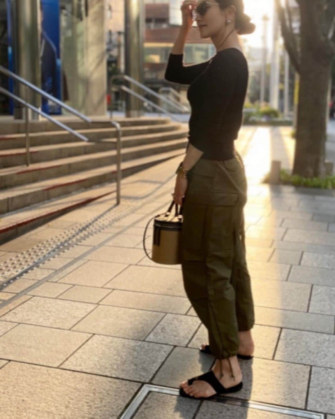 亀恭子のインスタグラム：「ある日の夕方。 . . . someday's… #fashion #ootd #kkstyle #tokyo #kamescloset #knit #knitbar #pants #hike #earrings #mayu_accessories #bag #vasic #shoes #atpatelier #spring」