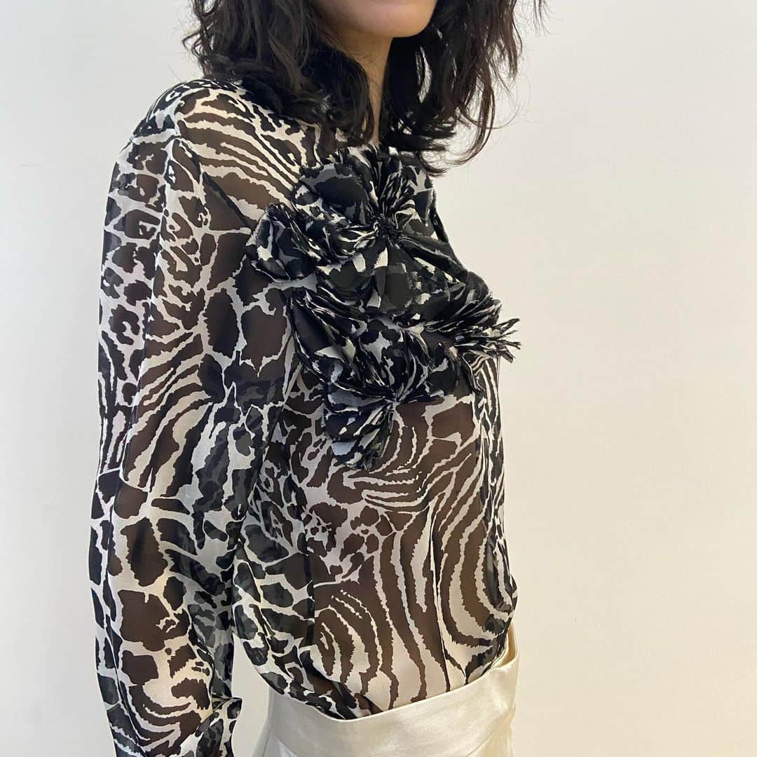 のインスタグラム：「Silk print corsage shirt from our fall 2020 collection available by special order. Please DM for enquiries. #handprinted #sharonwauchob」