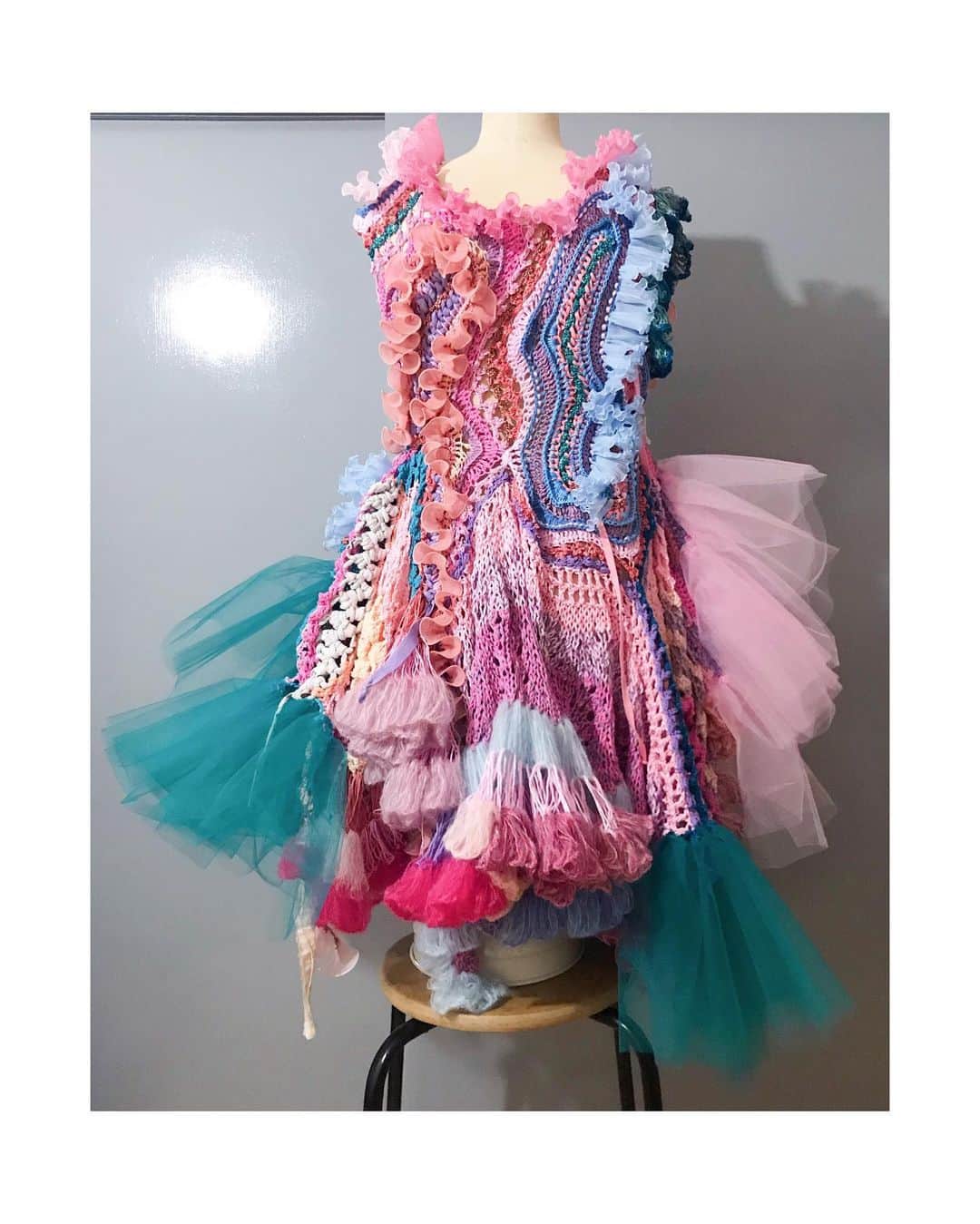 蓮沼千紘さんのインスタグラム写真 - (蓮沼千紘Instagram)「#detail #knit #knitwork #handwork #aneddy  #chihirohasunuma  #dress」5月6日 21時40分 - knitchihiro