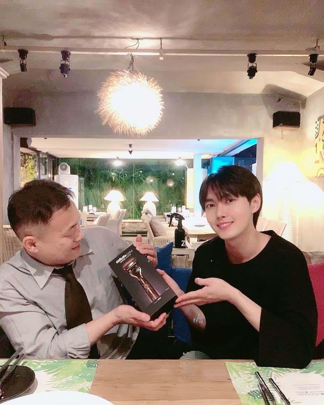 イ・ミンホのインスタグラム：「어버이날 선물로 무엇을 해드릴지 고민하다 선택하게된 #gillettelabs 대성공💕  #inpartnershipwithgillette #sponsored #HeatedRazor #어버이날」