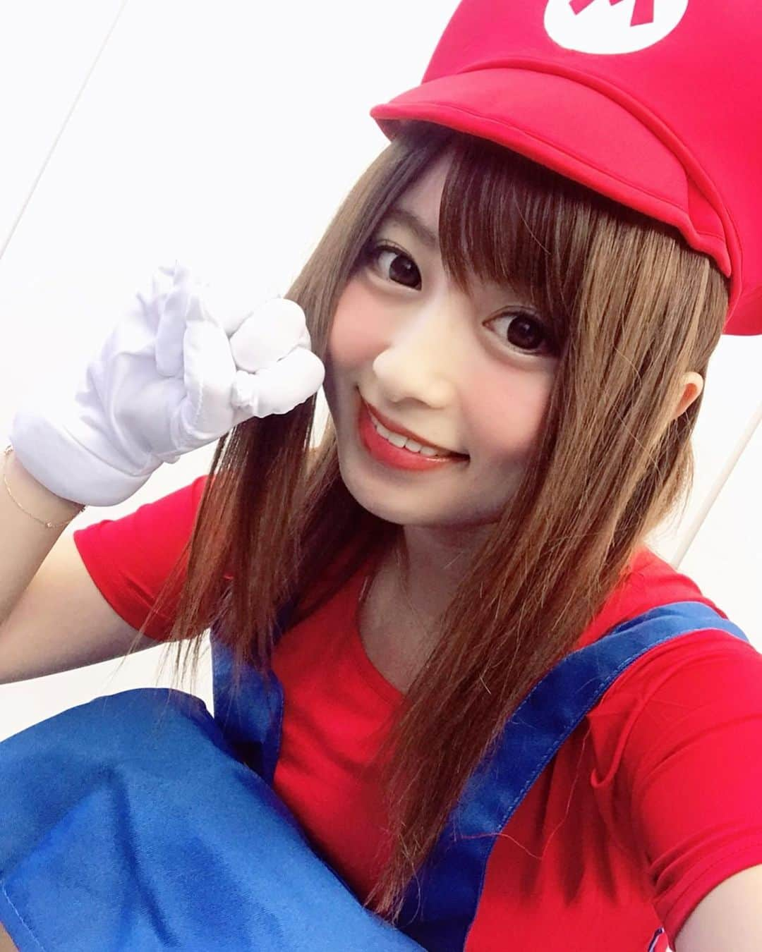 成瀬心美さんのインスタグラム写真 - (成瀬心美Instagram)「😥 . . 迷うなぁ マリオなの？ ルイージなの？ どっちが好きなのー☺️？ . . と、あややvoiceで お届けな本日。 . . 最近もっぱら アプリのマリオカートを せっせことやっております。 . . みんなは何か ハマってること ありますか？ . . #mario #luigi #mariokart #instagram #instapic #cosplay #followｍe #マリオ #マリオカート #ルイージ #コスプレ #どっちが好き」5月6日 21時47分 - coco3ndazo