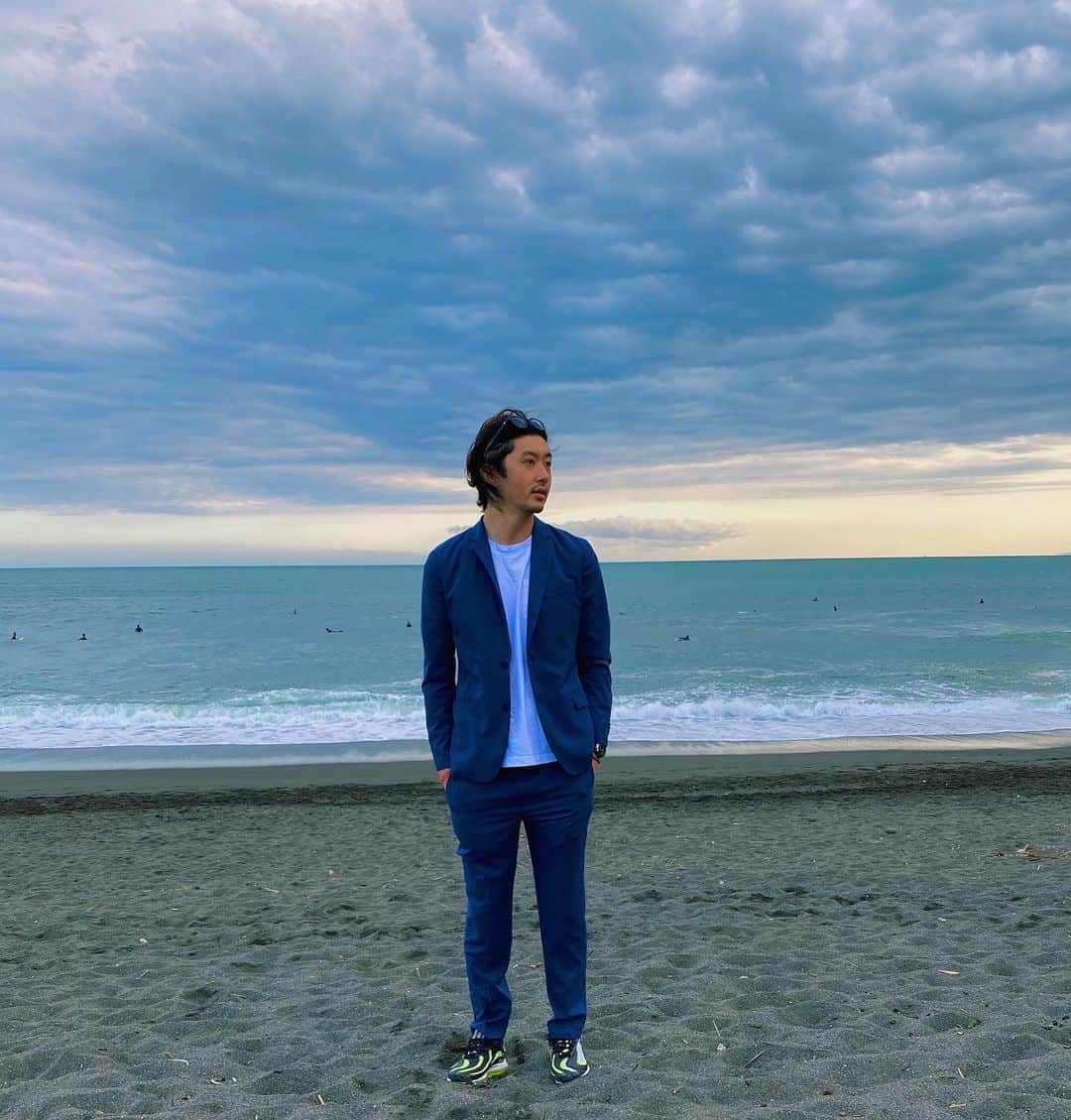 柴田翔平のインスタグラム：「⚠️いつかの地元⚠️ STAYHOMEで今は地球を綺麗に🌏 外出が出来るようになったら息子とビーチクリーンに行こう🤙🏽 #stayhome #bananarepublic #athomewithbr」