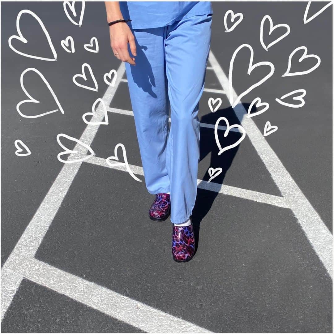 ダンスコのインスタグラム：「Today kicks off our first weekly giveaway in support of nurses and healthcare professionals.  How to enter: 1)  Nominate a nurse by tagging them in the comments. 2)  Make sure you’re both following @dansko on Instagram. 3)  Tag friends in the comments to share the love.  Dansko has been proud to support nurses throughout their journey, and through our donation efforts over the past eight weeks.  We celebrate our nurses not just during Nurses Week, but all year long! Giveaway Rules: Giveaway runs 05/06/20 at 9:00 AM EST - 05/10/20 at 11:59 PM EST. No purchase necessary. One winner will be randomly selected and notified via DM.Verification that winner is a nurse may be required in the form of a nurse’s badge or ID. Winner will win one pair of Dansko shoes from the current collection with a total estimated retail value of $150. Giveaway not associated with Instagram. Full terms and conditions at the link in the bio.」