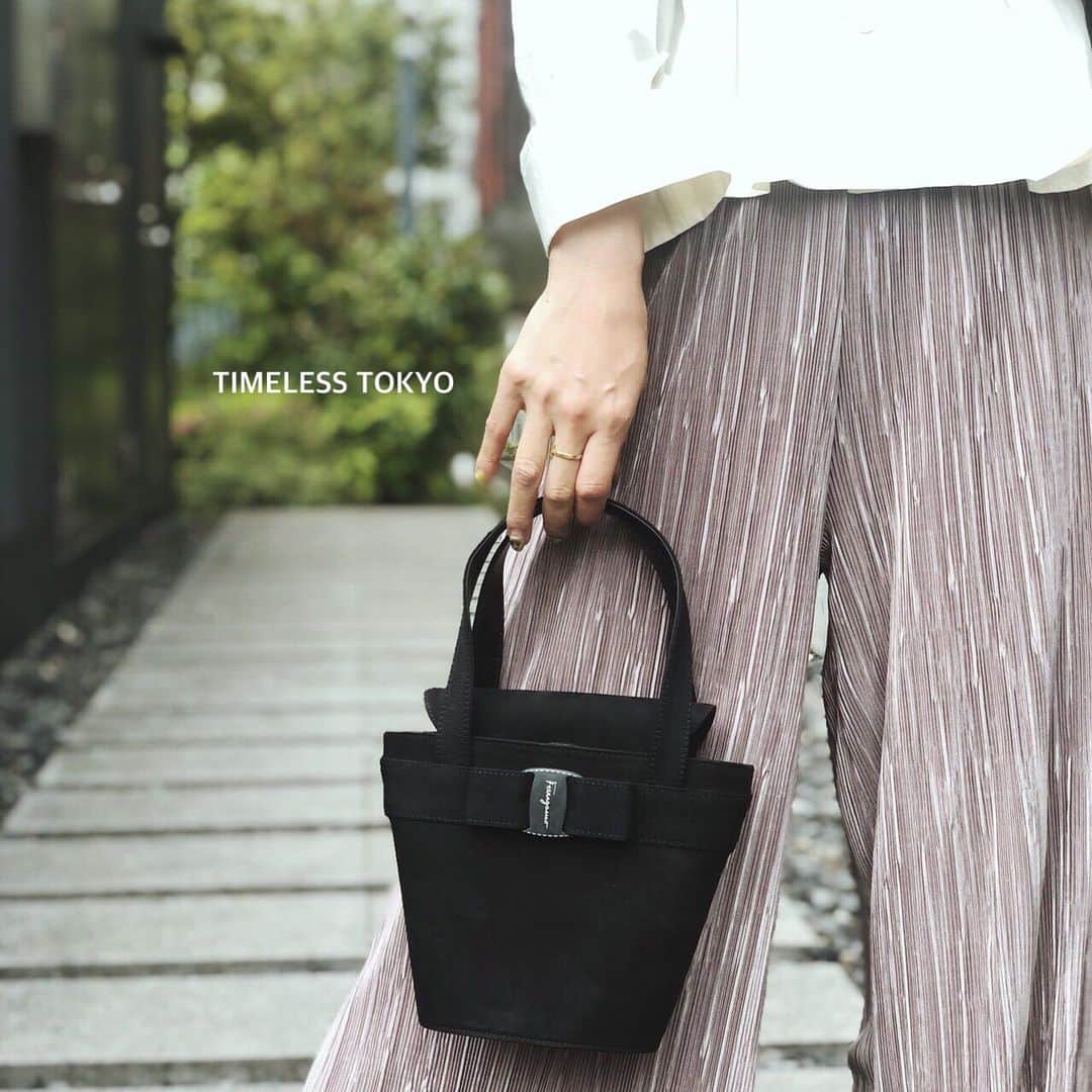 Paula’sのインスタグラム：「【 ⏰TIMESALE⏰ 】 まもなく終了！！ 人気商品が最大50%OFF . SalvatoreFerragamo ヴァラリボンバケツ型バッグ . 詳細はWEB SHOPにて 【GK16315】 . 【期間限定】 4/29(水) - 5/6(水) . 今だけお得なアイテムをお見逃しなく♡ . #TIMELESSTOKYO#TIMELESS#TOKYO#vintage#タイムレス#selectshop #shopping #fashion#bag#accessory #watch#salvatoreferragamo #stayhome#sale」