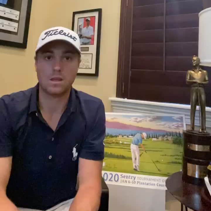 ジャスティン・トーマスのインスタグラム：「I'm proud to have collaborated with @leewybranski to support COVID-19 relief efforts.  I've signed 150 limited edition fine art prints created by Lee highlighting my 2020 Sentry Tournament of Champions win at Kapalua.  Proceeds will directly benefit @nokidhungry and #TeamKentucky. Link in bio.」