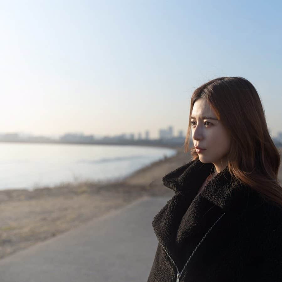 栗林里莉のインスタグラム：「♡ ※クラウドファンディングのリターンに関して※ _ コロナの影響により、5月末に予定していましたお渡し会と、予定していたリターン等の開催時期が延期になりました。 _ ご支援して下さった皆様へは、運営元のひとつなぎさんからご連絡があったと思います。 _ 終息の目処が立ち次第となりますが、夏or秋には開催できたらいいなと思っております。 _ ご支援して下さった皆様には大変ご迷惑をかけて申し訳ありません🙇‍♀️ _ 早く皆様にお会いできる様に最善を尽くしますので、もう少し待って頂けるとうれしいです！ よろしくお願い致します。  #クラウドファンディング #crowdfunding  #栗林里莉12周年プロジェクト  #栗林里莉 #ririkuribayashi #japanese」