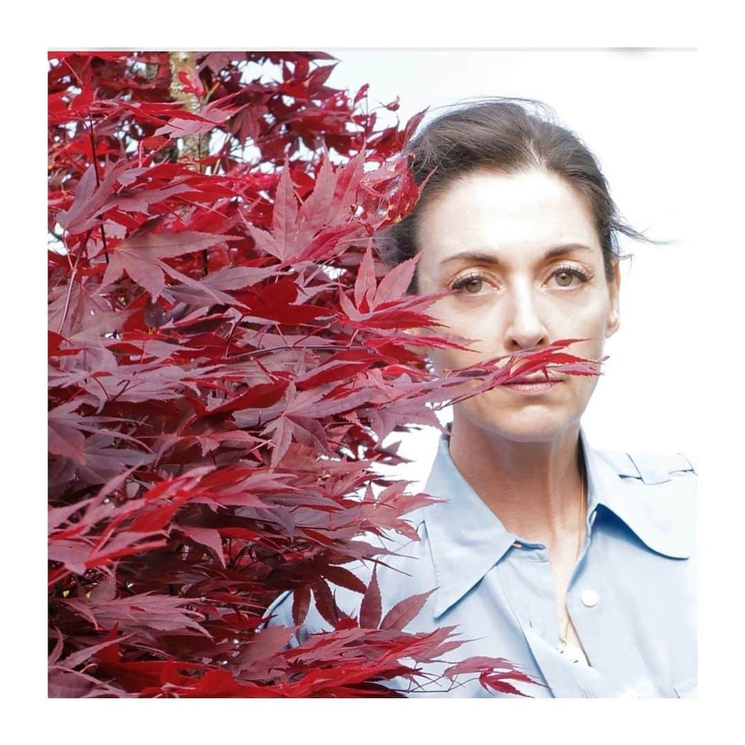 メアリー・マッカートニーさんのインスタグラム写真 - (メアリー・マッカートニーInstagram)「Leaf #moustache self portrait x Mary  #acer」5月6日 22時49分 - marymccartney