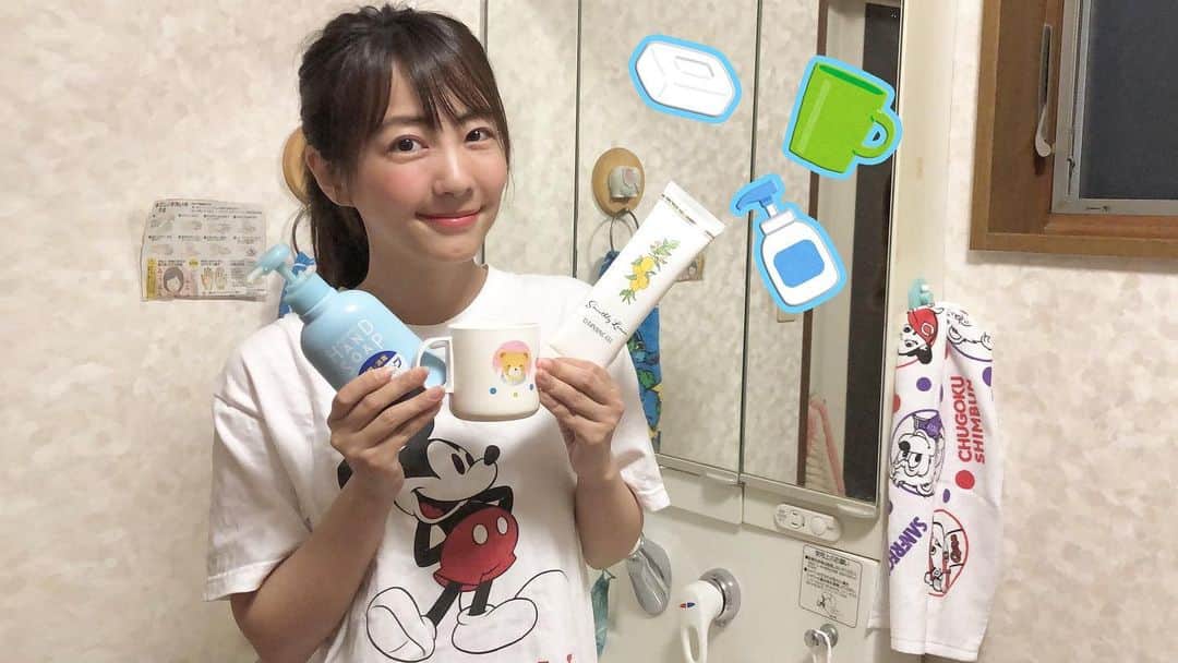 うえむらちかのインスタグラム：「ラジオ番組の中で「手洗いうがいセットのグッズを作りたい」と目標を立てた私ですが、まずは正しい手洗いうがいの仕方を知ろう❣️と調べた結果…﻿ ﻿ #おうち時間 のお供に﻿ #YouTube ﻿ ﻿ 【ステイホーム】手洗い・うがい・洗顔【3つの洗】 ﻿ ﻿ 動画を作ってみました🎥﻿ ﻿ https://www.youtube.com/watch?v=WycBdsZCEGw﻿ （ハイライトからも飛べるから見てみてね）﻿ ﻿ 明日からお仕事が始まる人もいらっしゃると思います💦﻿ 必要火急の用事や日々の買い物など…﻿ ﻿ どうしても外へ出なくてはならない方もいらっしゃるでしょう🚶‍♀️﻿ ﻿ そんな時は、お家に帰ってまず🏠﻿ ﻿ 🔖手洗い﻿ 🔖うがい﻿ 🔖洗顔﻿ ﻿ この３つの「洗」を心掛けてみてください✨﻿ ﻿ 洗顔はつい面倒臭くて後回しにする人も多いですが、マスクしている「口元」よりも表に出ている「顔」を綺麗に洗うことも感染予防の為の大事なプロセスだということを知りました☝️﻿ ﻿ みんなで一緒に頑張っていきましょう💕﻿ ﻿ ﻿ 🍋﻿ そして洗顔で使っていた広島県産 #瀬戸内レモン を使った #するっとレモン﻿ @smoothly_lemon  広島ゆかりのオリジナル石鹸を作ろうと思い、探していたところ見つけたクレンジングジェルなんですが🧼﻿ ﻿ レモンには美肌に効果的な成分が含まれていて、毛穴ケアにも効果があり、レモンの酸化防止作用が毛穴の黒ずみに効果を発揮します✨﻿ ﻿ レモン石鹸を作るのに﻿  私もどうにかコラボできないか﻿ 思案中です🤔💕﻿ ﻿ ﻿ #おうちじかん はこんな感じで﻿ ゆる〜く動画を使ったりしてますので﻿ 良ければチャンネル登録していただけると嬉しいです😉✨﻿ ﻿ ﻿ #コロナに負けるな  #YouTube #手洗い #うがい #洗顔﻿ #広島レモン #YouTube動画﻿ #youtuber好きな人と繋がりたい #手洗いうがい洗顔をしましょう  #手洗いうがい洗顔 #手洗いうがい　 #毛穴対策 #毛穴クレンジング﻿ #レモン #おうち時間をもっと楽しく #東京バーゲンマニア_カラーズ #bargain_mania  #cleansing #pr #lemon﻿ #facewash  #広島﻿ ﻿」