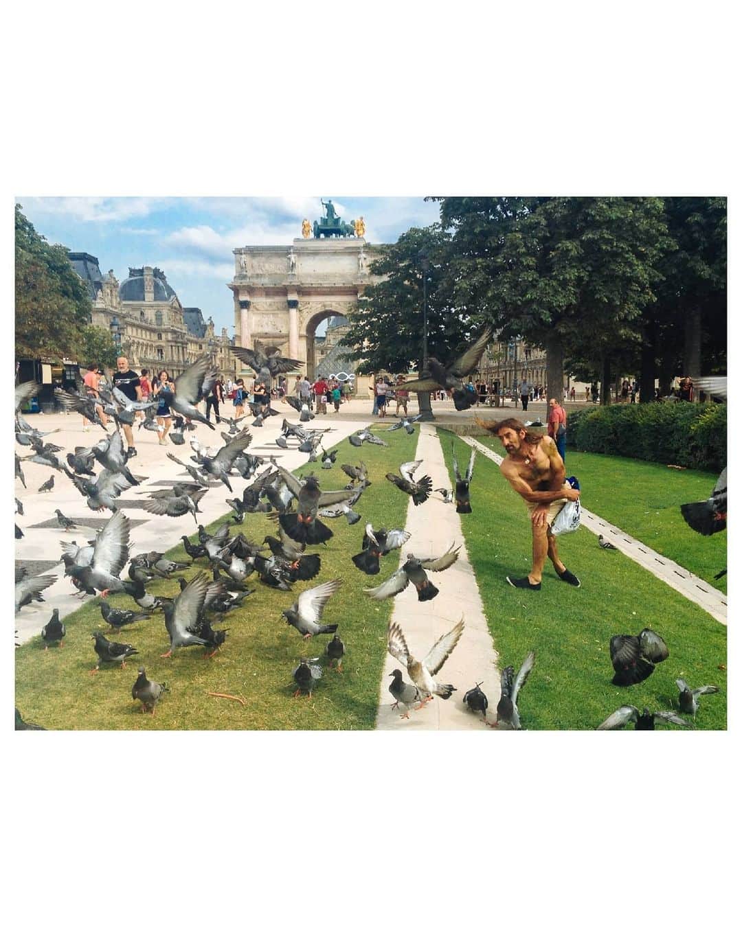 VuTheara Khamさんのインスタグラム写真 - (VuTheara KhamInstagram)「Paris and Birds 🕊️ It's a series of pictures about birds taken in Paris these last years. Which one do you prefer? 1,2,3... 10」5月6日 23時28分 - vutheara