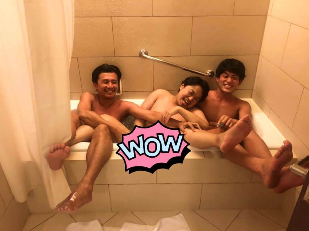 はぎちゃんさんのインスタグラム写真 - (はぎちゃんInstagram)「自粛続きで元気ない時これ見て元気出してますpart2 #佐藤ピリオド　さん #カントリーテール #YUTARO #セブ島 #畳一畳でできるトレーニング #やった後に #足の裏の皮めくれて #コンドーム #履いてた先輩 #あとただのデコ広いマッチョ #自粛 #緊急事態宣言 #元気ない時に見る写真 #元気の源」5月6日 23時32分 - hagichan0524