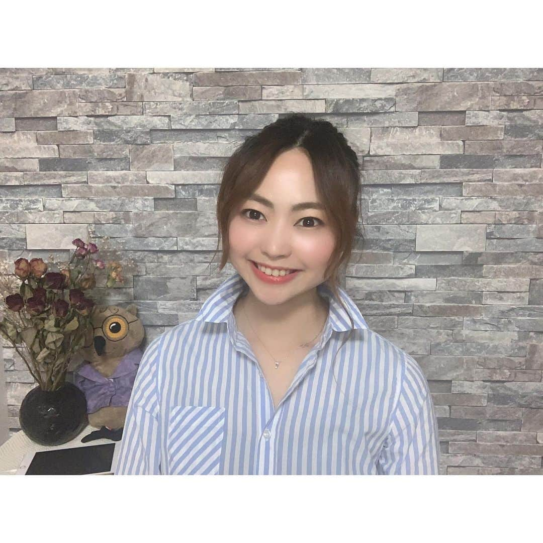 浅田梨奈さんのインスタグラム写真 - (浅田梨奈Instagram)「⭐️りなぽけっと⭐️ 本日もご視聴ありがとうございました💚 ゲストは村上拓也プロでした🌈 貴重なお話ありがとうございました✨ 明日も20時から配信予定です⏰ ゲストは尾上萌楓プロです🌼 お楽しみにー🥳 手洗い、うがい、りなぽけっと⭐️ みんな元気になーれ！ みんな笑顔になーれ！ #ボウリング #プロボウラー #女子アスリート #浅田梨奈 #村上拓也プロ #rankseeker #ビデオチャット配信 #りなぽけっと #スナチャありがとうございます #貴重なお話 #驚きでした #スポーティーなイメージで #シャツスタイル #ootd #festaria #h&m #ドライフラワー #ドライフラワー好き #おうち時間 #stayhome #うちで過ごそう #感染症対策 #コロナに負けるな」5月6日 23時56分 - asdrn528