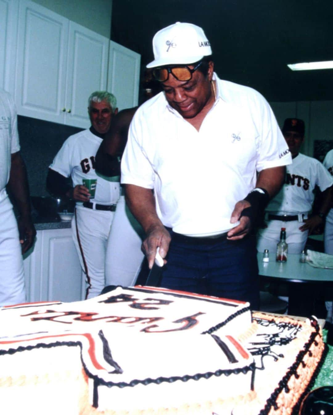 サンフランシスコ・ジャイアンツさんのインスタグラム写真 - (サンフランシスコ・ジャイアンツInstagram)「#SayHey! Happy 89th Birthday, Willie Mays 🥳🍰」5月6日 23時49分 - sfgiants