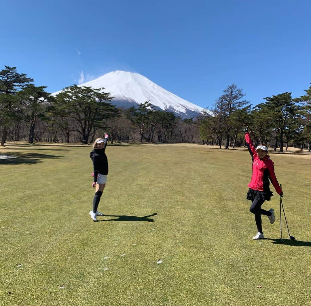 大河内美紗さんのインスタグラム写真 - (大河内美紗Instagram)「#富士山 はいつも上がる🗻早くゴルフ行きたい⛳️ #いつかのゴルフ #golf #バンカー #ゴルフ #キャスコ #キャスコ女子ゴルフ部 #sdn48 #ゴルファナ #ladiesgolf #golfhotties #golfbabes #golflife #golfstagram #japanesegirl #model #lovegolf #girlswhogolf #cute #golfer  #ゴルフ大好き #golfholic #高尔夫球 #골프 #ゴルフコーデ #golf #instagolf #ゴルフ女子 #golfer #golfgirl #ゴルフのトリセツ」5月6日 23時50分 - misa_okochi