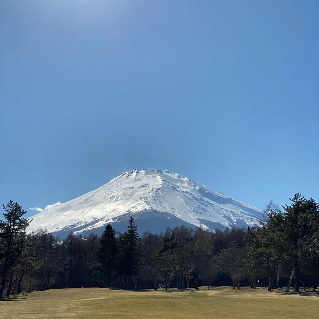 大河内美紗さんのインスタグラム写真 - (大河内美紗Instagram)「#富士山 はいつも上がる🗻早くゴルフ行きたい⛳️ #いつかのゴルフ #golf #バンカー #ゴルフ #キャスコ #キャスコ女子ゴルフ部 #sdn48 #ゴルファナ #ladiesgolf #golfhotties #golfbabes #golflife #golfstagram #japanesegirl #model #lovegolf #girlswhogolf #cute #golfer  #ゴルフ大好き #golfholic #高尔夫球 #골프 #ゴルフコーデ #golf #instagolf #ゴルフ女子 #golfer #golfgirl #ゴルフのトリセツ」5月6日 23時50分 - misa_okochi