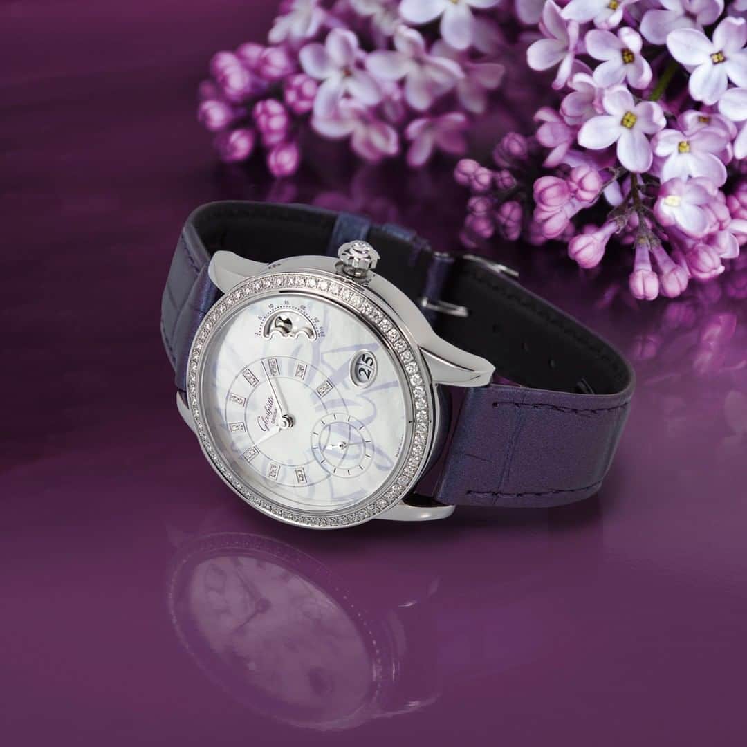 グラスヒュッテさんのインスタグラム写真 - (グラスヒュッテInstagram)「Hello spring!⁠ ⁠ The PanoMatic Luna’s hand-crafted mother-of-pearl dial catches everyone’s eye with its Arabic numerals in different sizes drawn in a delicate shade of lilac. ⁠ Limited to 25 pieces, the timepiece is now available in our boutiques and at selected retailers.⁠ ⁠ #GlashütteOriginal #GlashuetteOriginal #PanoMaticLuna #ladieswatch #watchdesign #madeingermany #watchmakingart #wotd #instawatch #watchesofinstagram #motherofpearl #watchesforladies #diamonds #luxurywatch #lilac⁠」5月7日 0時01分 - glashuetteoriginal