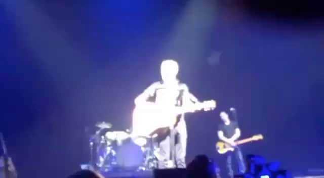 ブライアン・アダムスのインスタグラム：「Last year in Seville, Spain. “Oh Christina, I’m gonna sing this song for you... I hope I remember all of the lyrics, the way I love you...Christina.” Inspired from a song request on our December “Shine A Light” tour. #bryanadamsshinealight」