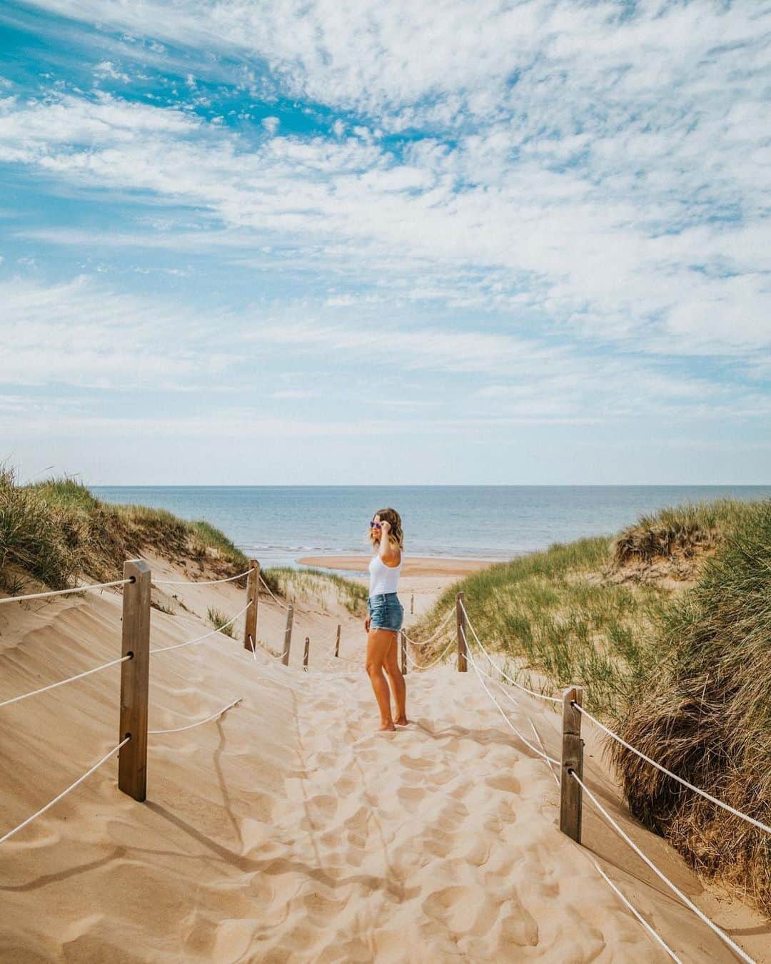 Explore Canadaさんのインスタグラム写真 - (Explore CanadaInstagram)「Today's #CanadaSpotlight is on @tourismpei!⁠⠀ ⁠⠀ Welcome to Prince Edward Island — it may be Canada's smallest province, but it's big on beauty and nothing short of amazing. With over 90 beaches boasting the warmest waters north of Florida, 60 charming lighthouses, and an amazing food and craft beer scene, we're dreaming of the island life! ⁠⠀ ⁠⠀ Head on over to @tourismpei to discover more from afar. Don't forget to check out their recipe posts for some authentic dishes that will bring a taste of PEI to your home! 😋🦞 ⁠⠀ ⁠⠀ #ExploreCanadaFromHome #ForGlowingHearts⁠⠀ ⁠⠀ 📷: ⁠⠀ 1. @teresa.megan⁠⠀ 2 & 3. @alexgdouglas⁠⠀ 4. @mattchisholmm ⁠⠀ 5. @onthecoastns⁠⠀ 6. @tourismpei/Paul Baglole⁠⠀ 7. @pravakar.thapa⁠⠀ 8. @ryanfloodphoto⁠⠀ ⁠⠀ 📍: @tourismpei⁠⠀ ⁠⠀ #ExplorePEI」5月7日 0時41分 - explorecanada