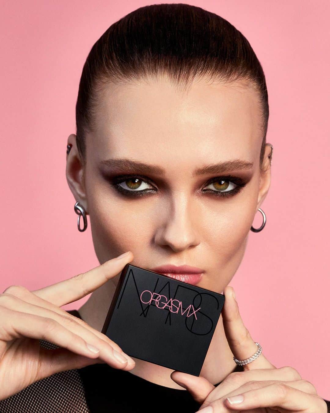 NARSさんのインスタグラム写真 - (NARSInstagram)「Ready for more? Something ❌clusive is coming to Instagram on May 8. Click the tag to set your reminder. #XAPPEAL」5月7日 0時57分 - narsissist