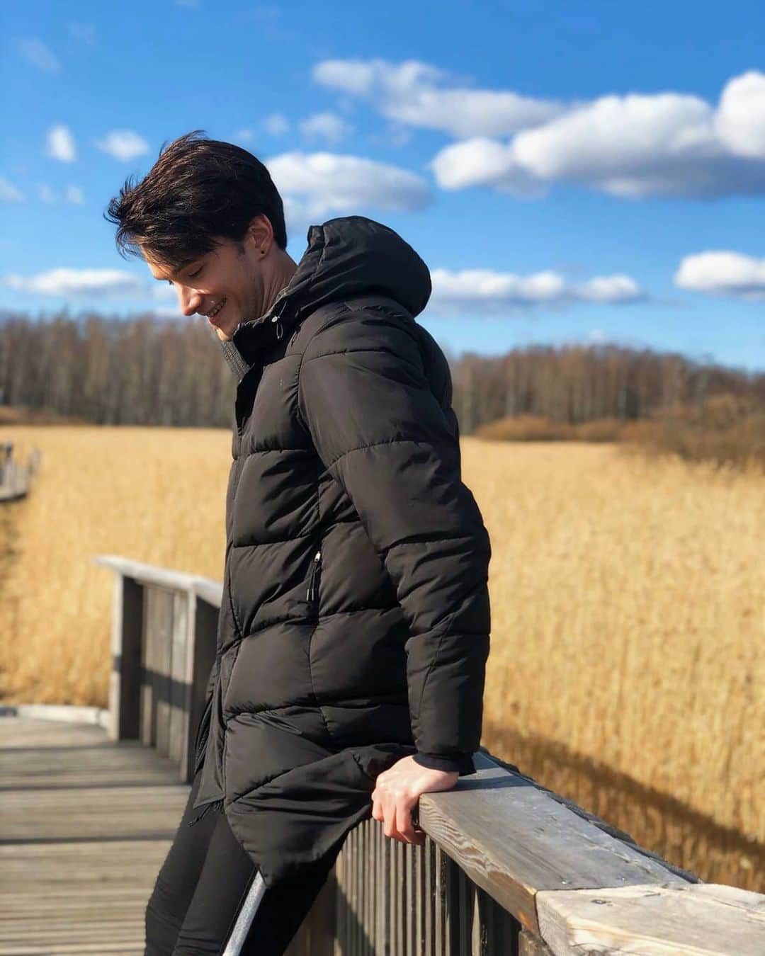 Jussiville JV Partanenのインスタグラム：「🌞 seems like we might eventually get summer again even in Finland ~~ #finland #helsinki #tb #throwback #athlete #icedance #summerwhereartthou #sports #pullandbear #wednesdayvibes #beardsofinstagram 📷@arinaklino」