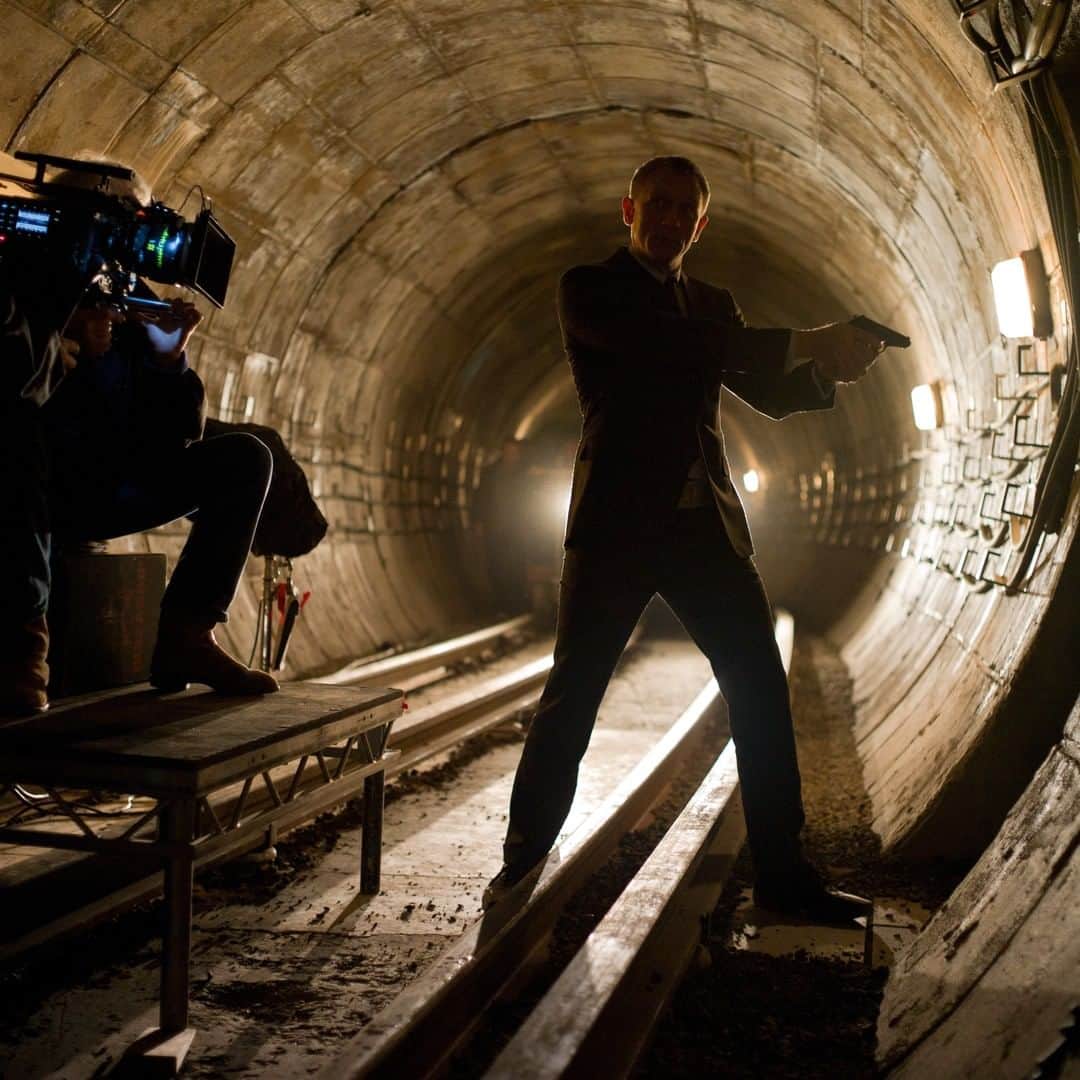 James Bond 007さんのインスタグラム写真 - (James Bond 007Instagram)「The SKYFALL (2012) tube chase was filmed over a number of locations (Pinewood, Charing Cross station and Westminster station) but all came together in one spectacular sequence.」5月7日 1時01分 - 007
