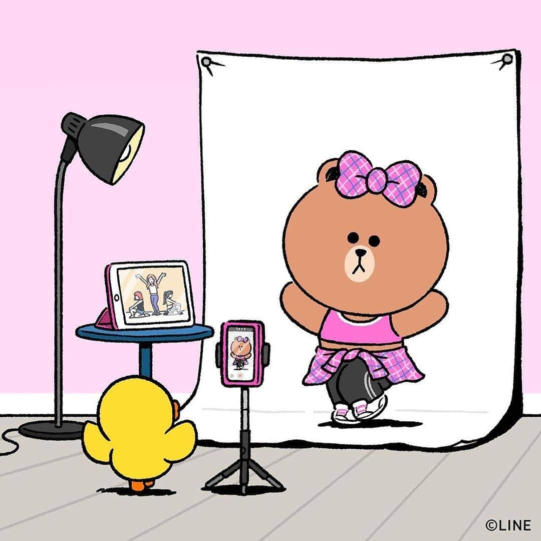 CHOCOのインスタグラム：「Yep this for sure will look good on the 'gram! 💃 ⠀ #Idol #girlgroup #dance #dancepractice #cute #dancerslife #dancer #prospects #girlship #girlshiphop #CHOCO #SALLY #LINEFRIENDS」