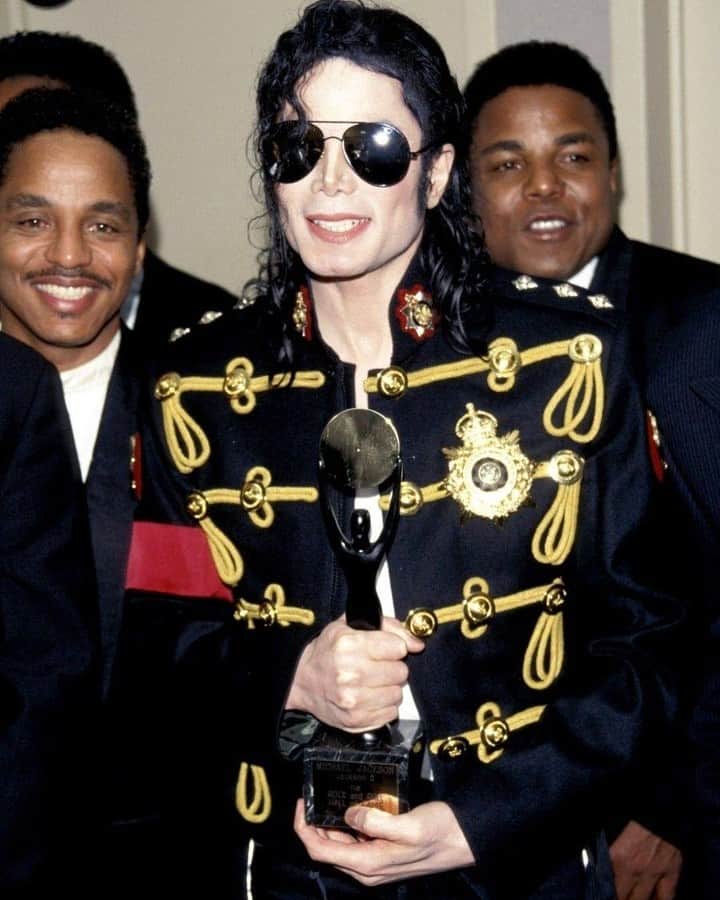 マイケル・ジャクソンさんのインスタグラム写真 - (マイケル・ジャクソンInstagram)「“Berry Gordy, you promised us four consecutive number one records, and you delivered them all. I’ll never forget it. It was a first in history. And now, there are many more for the Jackson 5. Single after single.” – Michael Jackson at the induction of the Jackson 5 into the Rock and Roll Hall of Fame. The band was inducted on May 6, 1997.」5月7日 1時15分 - michaeljackson