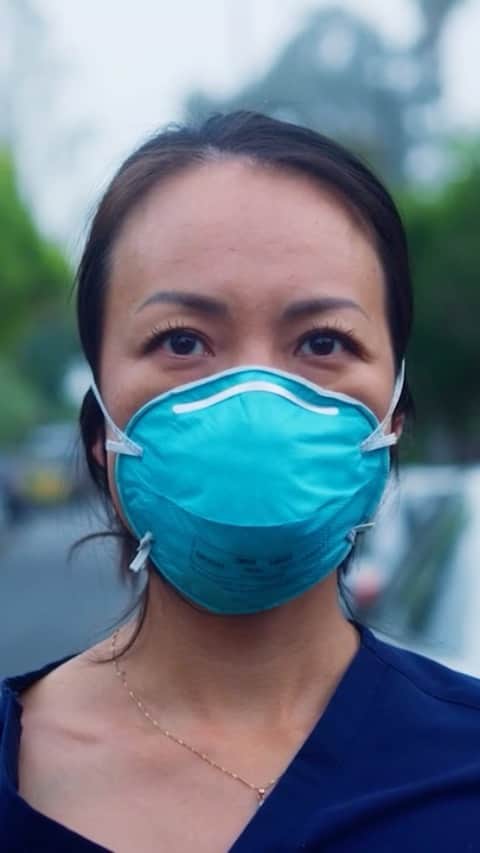 コビー・スマルダーズのインスタグラム：「My friend, filmmaker @laceyuhle made this video to thank those who are working on the frontlines against Covid-19. I was honored she asked me to narrate. I am so grateful to you all. Thank you for your service.」