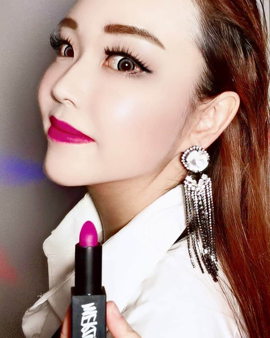 Nicole Chenさんのインスタグラム写真 - (Nicole ChenInstagram)「Loving the lipstick by merzy you can get it at @sleeks.co  Do u like this color on me? #lipstick #color #sleeks.co」5月7日 1時29分 - nicolechen.tv