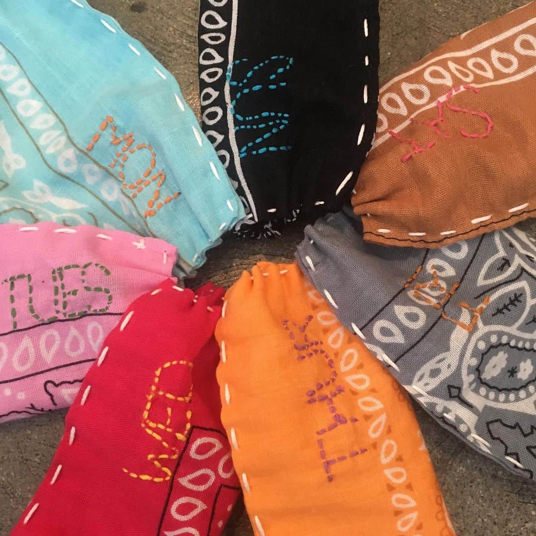 カレンザンボスビンテージクチュールのインスタグラム：「Since this is going to be going on for awhile.. why not have one for every day of the week. DM for details! #custom #masks #bandana #handmade #covid #staysafe」