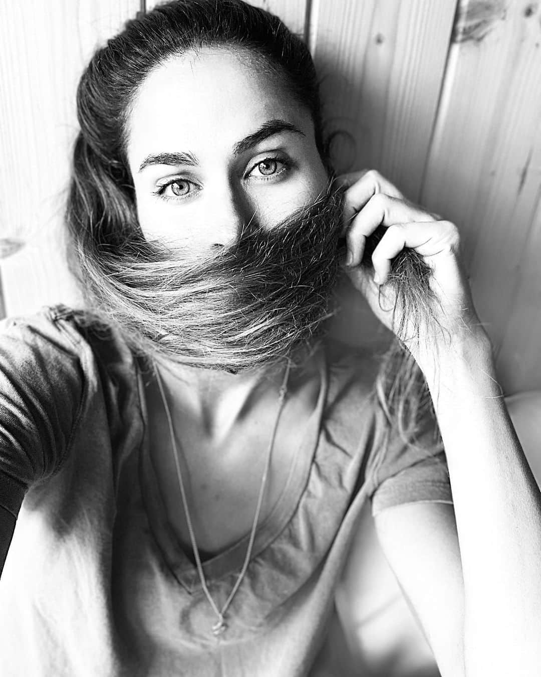 ズザンナ・ヤカボスのインスタグラム：「enjoy hanging out with yourself 🤙🏼」