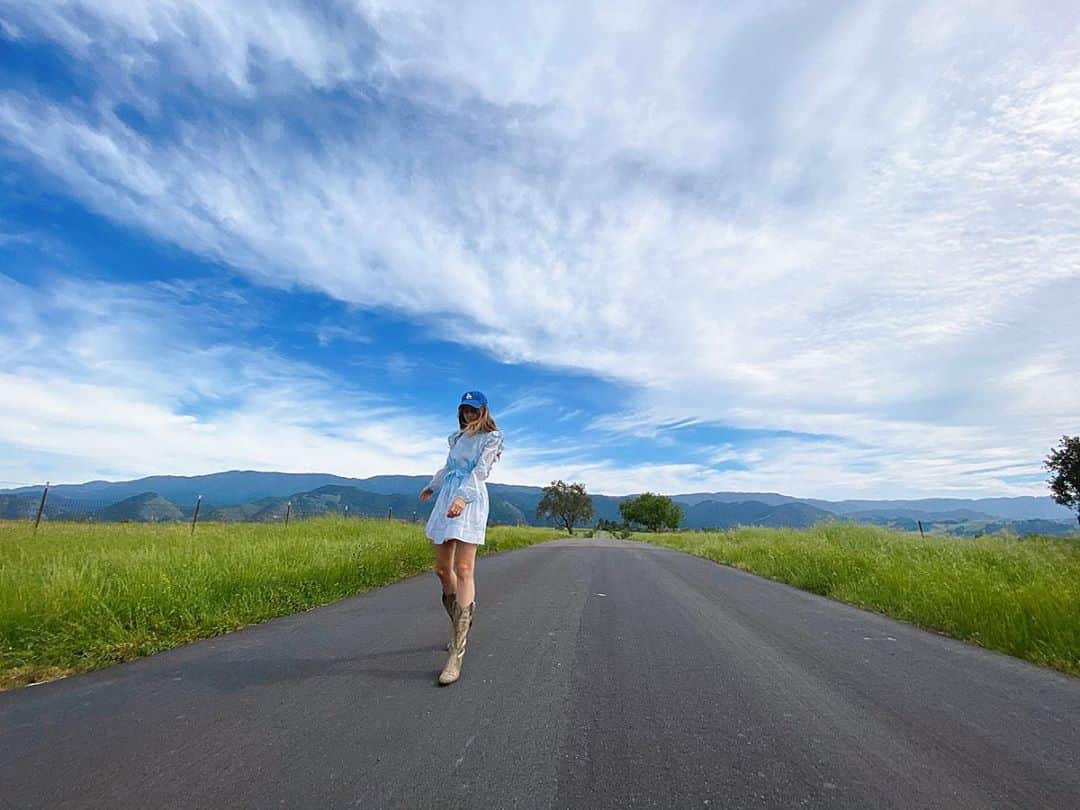 デビー・ライアンのインスタグラム：「🌤 🧢」