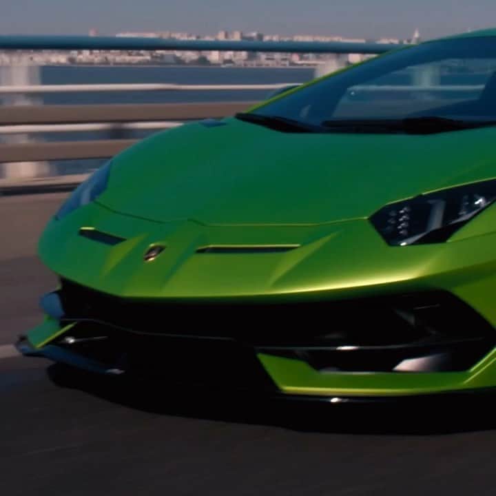 ランボルギーニのインスタグラム：「Imagination has no limits. Like Lamborghini. Put your headphones on and immerse yourself in this 8D sound experience to the roar of an Aventador SVJ engine. Link in bio.  #Lamborghini #AventadorSVJ #8DSound」