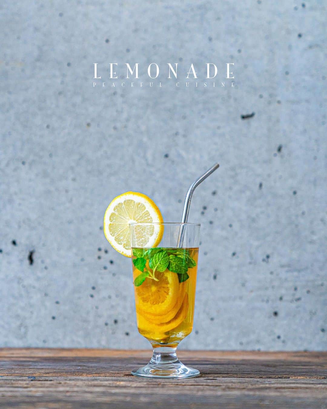 高嶋綾也さんのインスタグラム写真 - (高嶋綾也Instagram)「I just uploaded the Lemonade video on YouTube :) Sooo refreshing 🍋  And thanks to @nakayoshiya.farm for the lemons! They grow heirloom citrus fruits organically for over 130 years. Hats off... 😲  レモネード動画をYouTubeにアップしました！  今回は中吉屋。(@nakayoshiya.farm )さんから頂いた在来種自然栽培(130年以上！)のレモン🍋を使用させて頂きました。ありがとうございます^_^  #lemon #lemonade #レモネード」5月7日 14時19分 - peaceful_cuisine