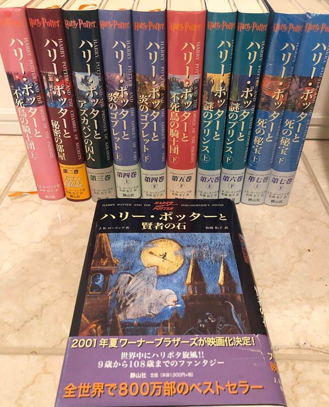 美舟さんのインスタグラム写真 - (美舟Instagram)「#bookcoverchallenge  #day2 . . #7日間ブックカバーチャレンジ "毎日一冊７日間自分の好きなカバーをアップ。本の説明は必要なく画像のみをアップ 毎回FB/insta友達1人を招待してチャレンジに参加して貰うのがルール . . 若かりし頃からずっと読んでたの 想像をかき立てられたなww 映画化決定された時は本当に嬉しかった★ . . . 一見明るく元気なので皆と仲良くなれそうな… 本当はかなりなシャイガール💕 @ichikorin  バトンお願いします🙏  #day2 #harrypotter  #ハリーポッター」5月7日 13時12分 - mifune2014