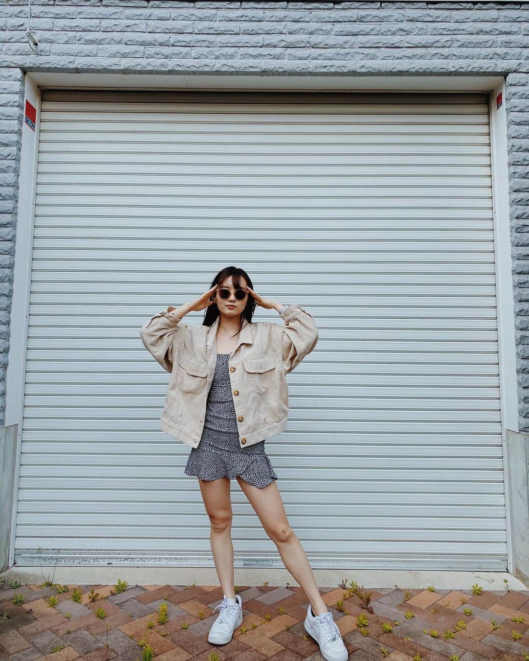 青山舞莉のインスタグラム：「yeah i need to work out.  #ミーの毎日 #ミーコーデ dmでたくさん聞かれたから。。 sunglasses: @emoda_official  shoes: @niketokyo」