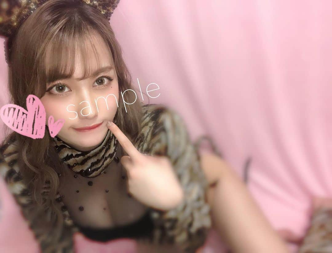 みつきさんのインスタグラム写真 - (みつきInstagram)「. . Bチームメドレー祭りで着た 豹柄猫ちゃん🐈🐾 みんなかわいい系の衣装だけど わたしだけ女豹ですw  今日の16時まで チェキ販売してます👏 プロフィールから飛べるよっ！ . . . . . #burlesquetokyo #burlesque #バーレスク東京 #バーレスクみつき #スーパーバーレスク #partyon #パリオン #六本木 #Roppongi #ショータイム #show dancer #ダンス #dancer #ポールダンス #シャンパン #シャンパンガール #歌 #singer #水着 #かわいい #女豹 #豹柄 #猫 #ニャーKB #Bチーム #メドレー #セクシー #チェキ #アイドル #グラビア」5月7日 13時31分 - omitu412