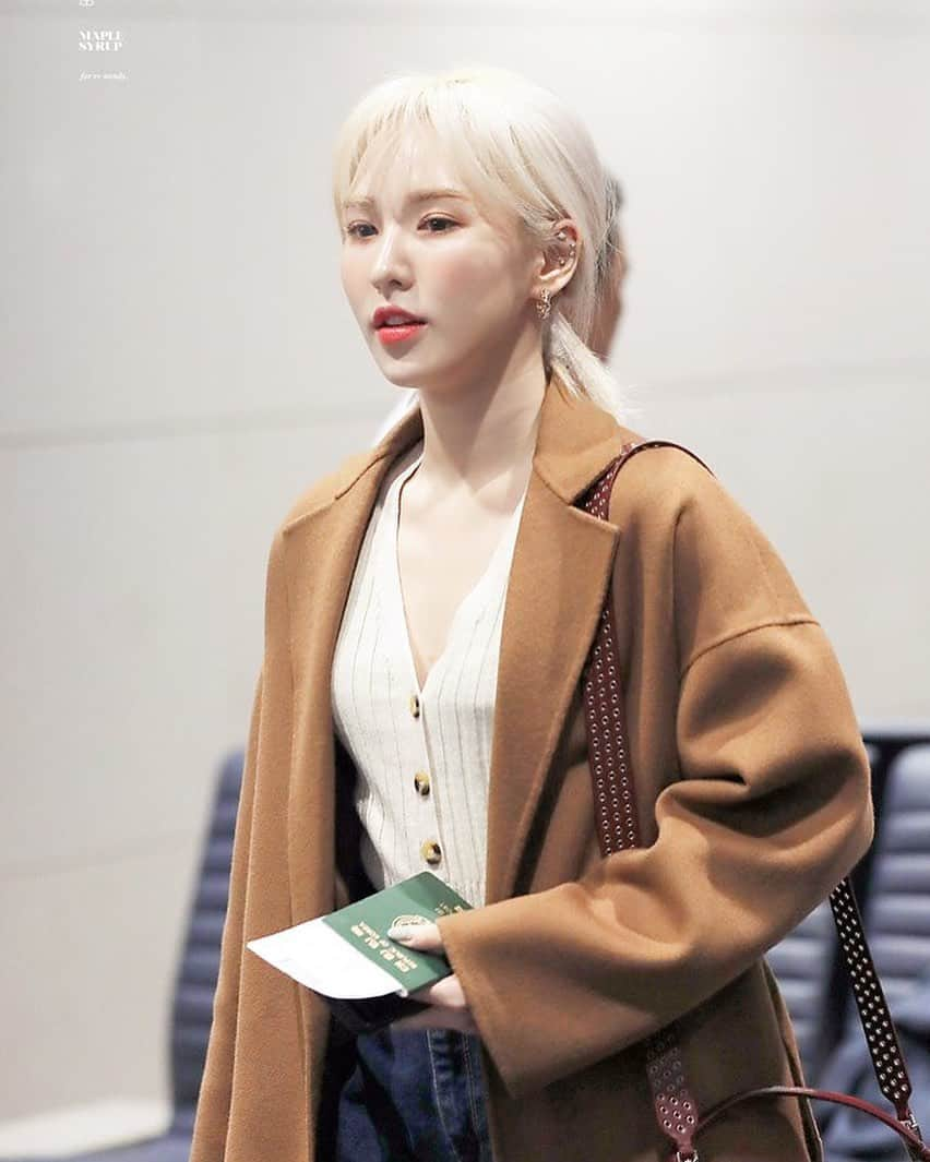 ウェンディ（ファンアカウント）さんのインスタグラム写真 - (ウェンディ（ファンアカウント）Instagram)「💙 191125 Incheon Airport - © to maplesyrup0221 #WENDY #웬디 #REDVELVET #레드벨벳」5月7日 13時36分 - wendyrvsm