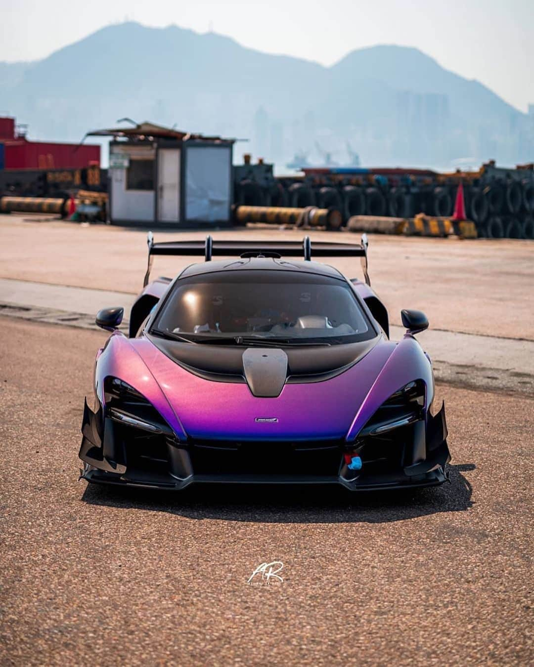 CARLiFESTYLEさんのインスタグラム写真 - (CARLiFESTYLEInstagram)「Beautiful spec on this McLaren Senna GTR in Hong Kong! What do you think? Photo by @supercarsofhongkong #carlifestyle #sennaGTR」5月7日 13時45分 - carlifestyle