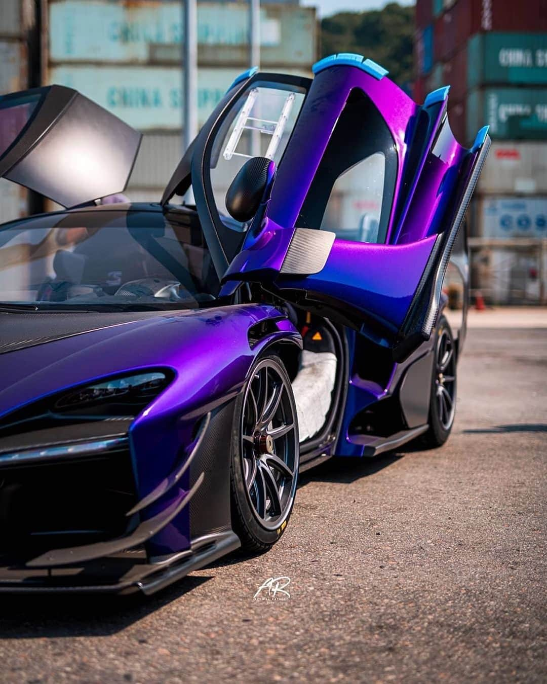 CARLiFESTYLEさんのインスタグラム写真 - (CARLiFESTYLEInstagram)「Beautiful spec on this McLaren Senna GTR in Hong Kong! What do you think? Photo by @supercarsofhongkong #carlifestyle #sennaGTR」5月7日 13時45分 - carlifestyle