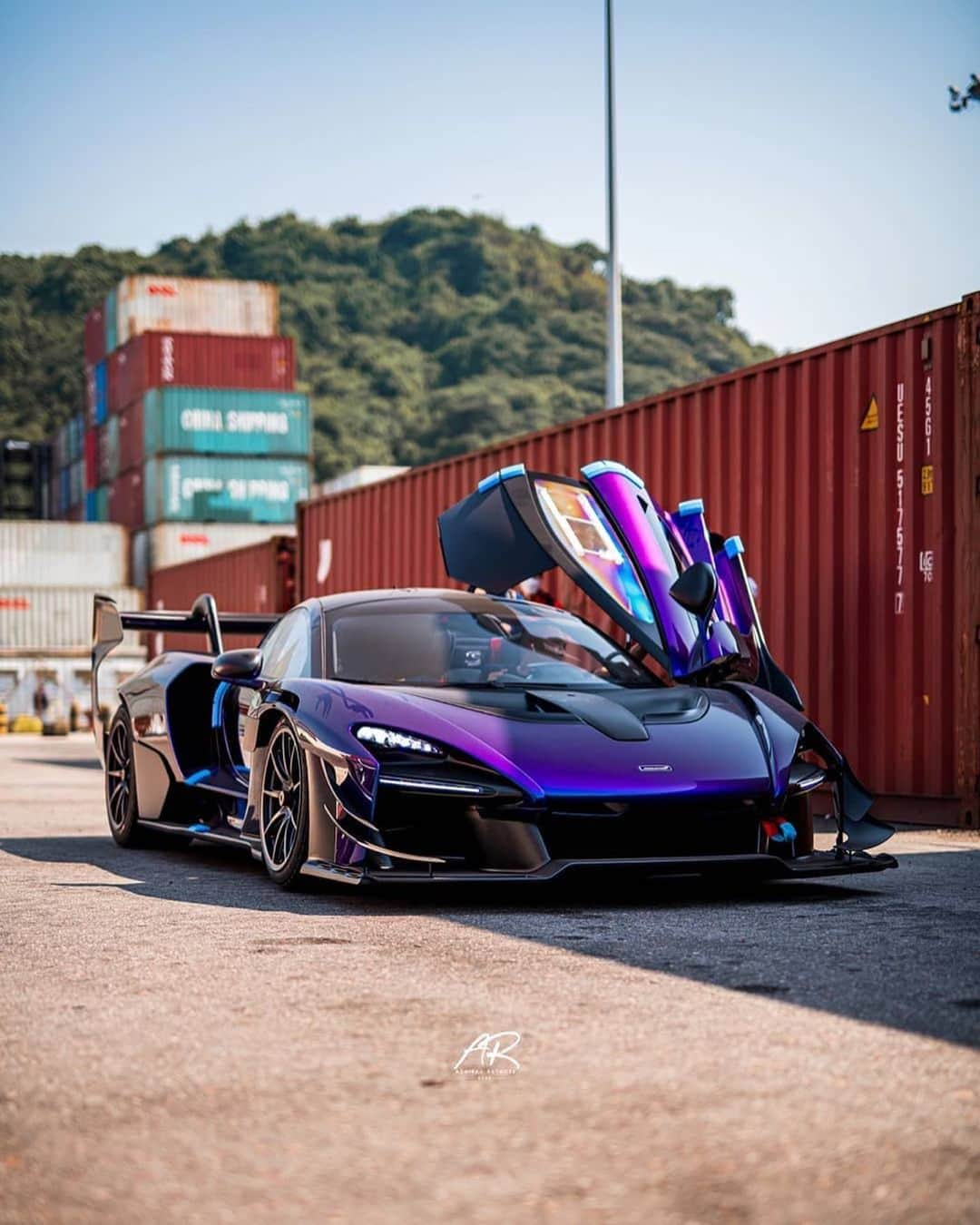 CARLiFESTYLEさんのインスタグラム写真 - (CARLiFESTYLEInstagram)「Beautiful spec on this McLaren Senna GTR in Hong Kong! What do you think? Photo by @supercarsofhongkong #carlifestyle #sennaGTR」5月7日 13時45分 - carlifestyle