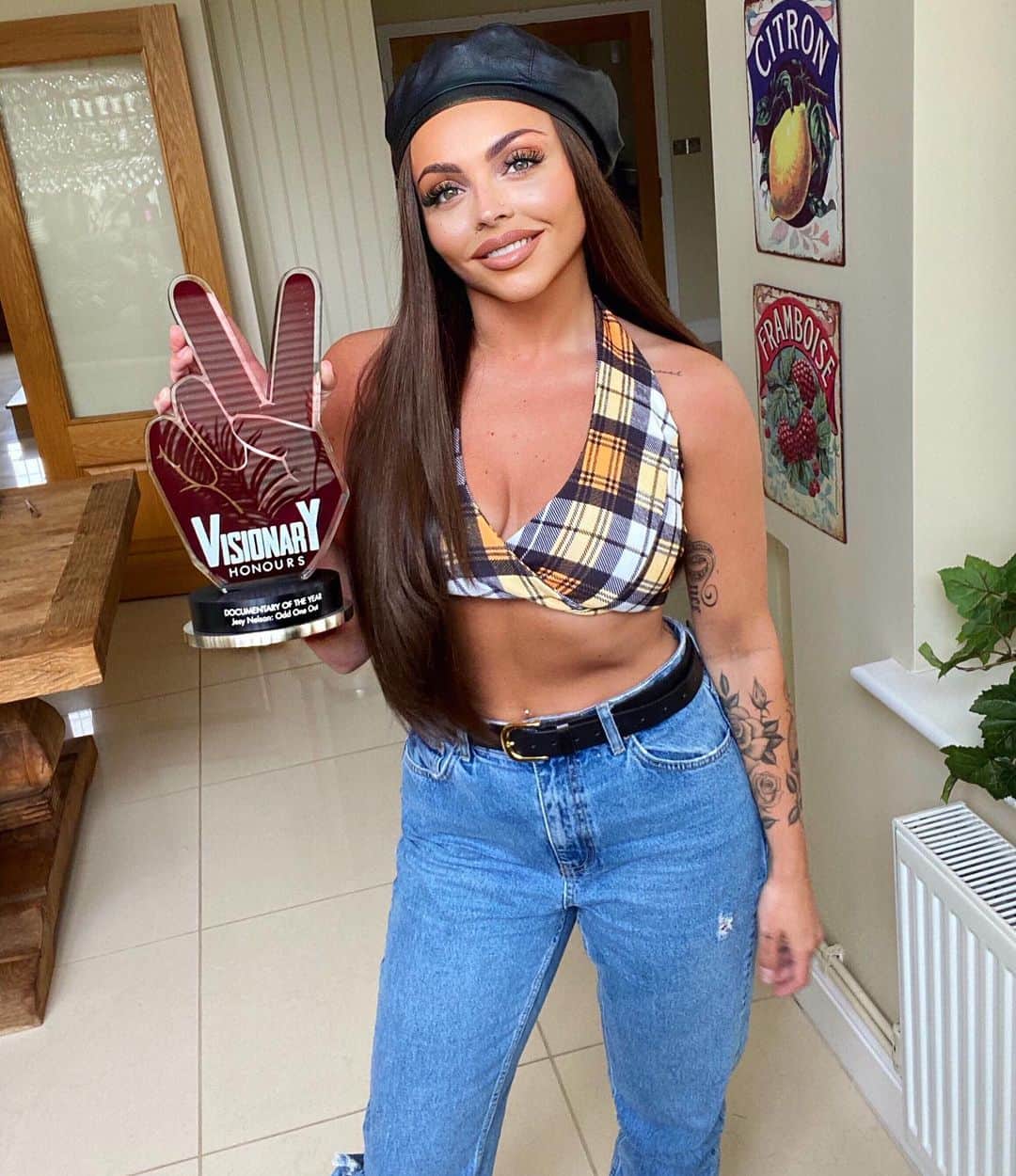 ジェシー・ネルソンのインスタグラム：「This morning I received this incredible award for my documentary Odd one out from @visionaryartsuk and my heart feels so happy! Thank you so much to every single person that voted for me this honestly means the world and I’m so thankful that it still continues to have such a positive impact on others ❤️」