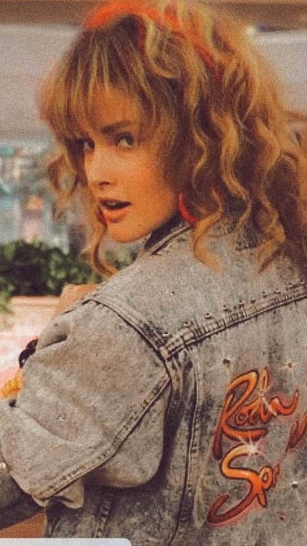 コビー・スマルダーズのインスタグラム：「This video was shot almost 15 years ago. Wowza! Radical.  Check back here tomorrow for a quarantine version in support of... @savethechildren @canadahelps  @dailybreadto  Please donate if you can!! #howimetyourmother  #robinsparkles  Thank you @20thcenfoxtv for your help!」