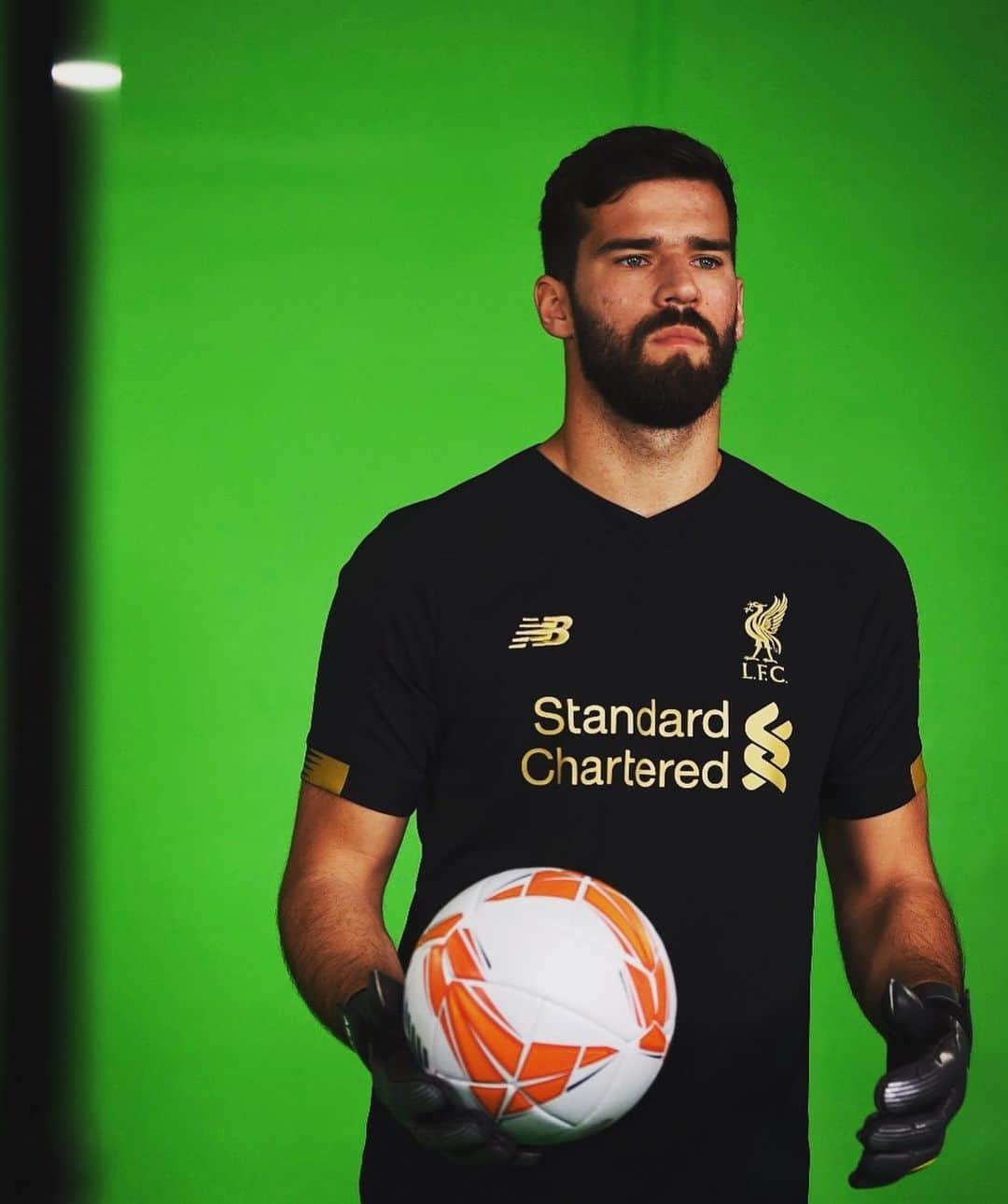 リヴァプールFCさんのインスタグラム写真 - (リヴァプールFCInstagram)「📸Green Screen Day 2019: AB1 #1 ✊ #LFCarchive #LFC #LiverpoolFC #Liverpool #Alisson」5月7日 5時52分 - liverpoolfc