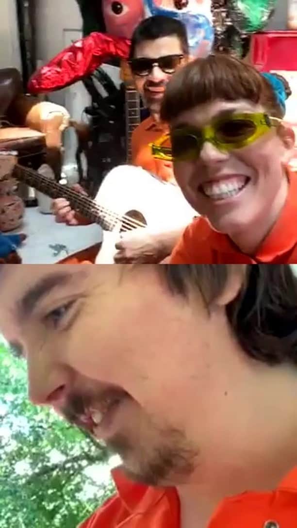 グループラブのインスタグラム：「Dan does a shoey and other stuff」