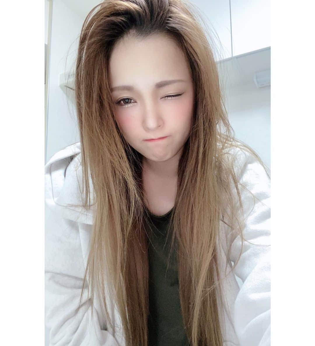 Kaeのインスタグラム：「. . おはようございます🐱☀️ だいたい毎日頭ボサボサ…🙃 . あっとゆうまに GWも終わっちゃった😳😳 . . #ステラジャパン #ダンサー #ゴーゴーダンサー #stellajapan #dancer #gogodancer #sexy #costume #cosplay #instalike #like #likeme #l4l #follow #followme #kaenyan #osaka2nite #矢野華依」