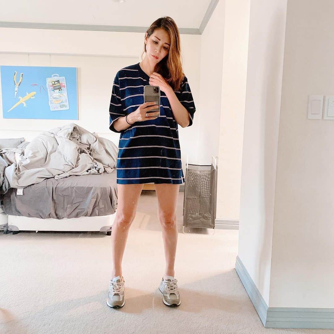 西山美希子さんのインスタグラム写真 - (西山美希子Instagram)「５月はTシャツの季節。ここ最近は、メンズのXLくらいのビッグTが好き❤️短パンの上にワンピみたいに着たりもしています。#dcdt」5月7日 6時26分 - mariaclove