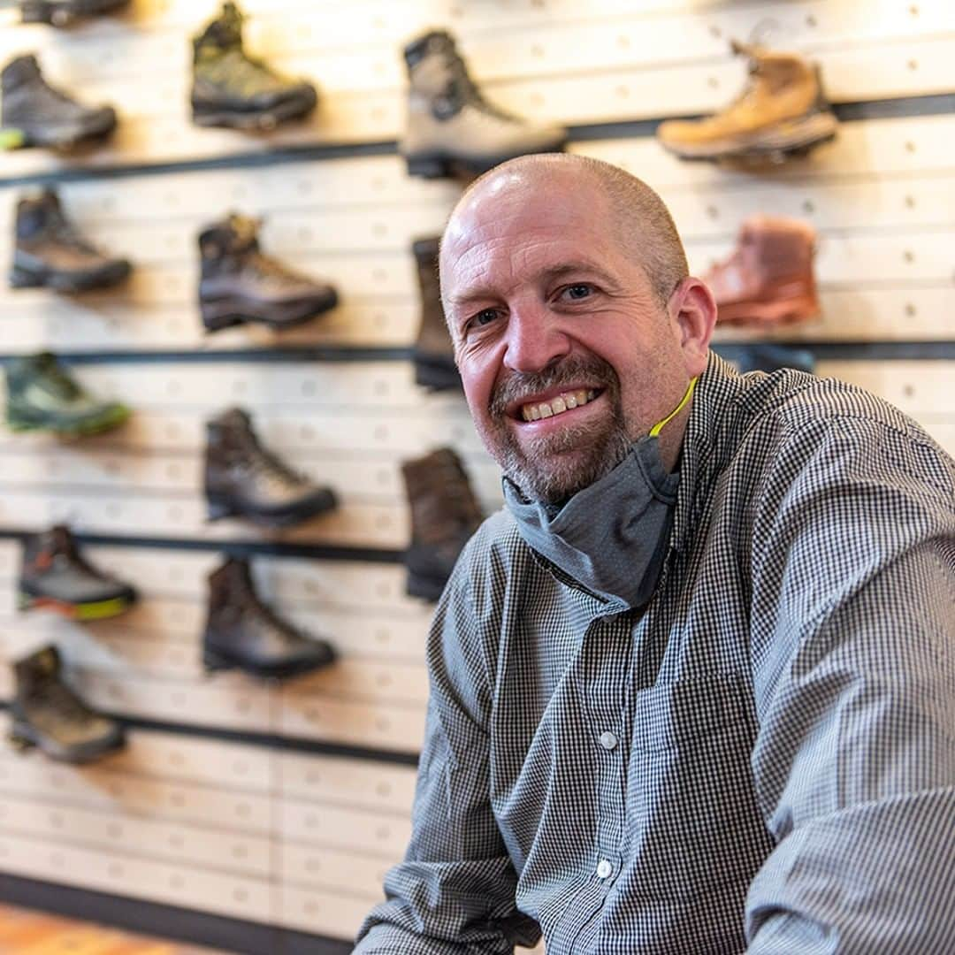 オボズさんのインスタグラム写真 - (オボズInstagram)「In the next episode of the True to the Trail Podcast, we talk to Curt Smith, President of Schnee's Montana in downtown Bozeman. Listen as he and our Director of Brand, Rich Hohne, chat about how Schnee's is faring in the face of the COVID-19 outbreak, lessons learned over the past few months, the future of specialty retail, and how Bozeman helps the business prosper.⠀ ⠀ Click the link in our bio to get the episode.⠀ .⠀ .⠀ .⠀ .⠀ #truetothetrail #podcast #specialtyretail #outdoorindustry #montanabusiness #montanabiz #saveyourlocalgearshop #montana」5月7日 7時12分 - obozfootwear