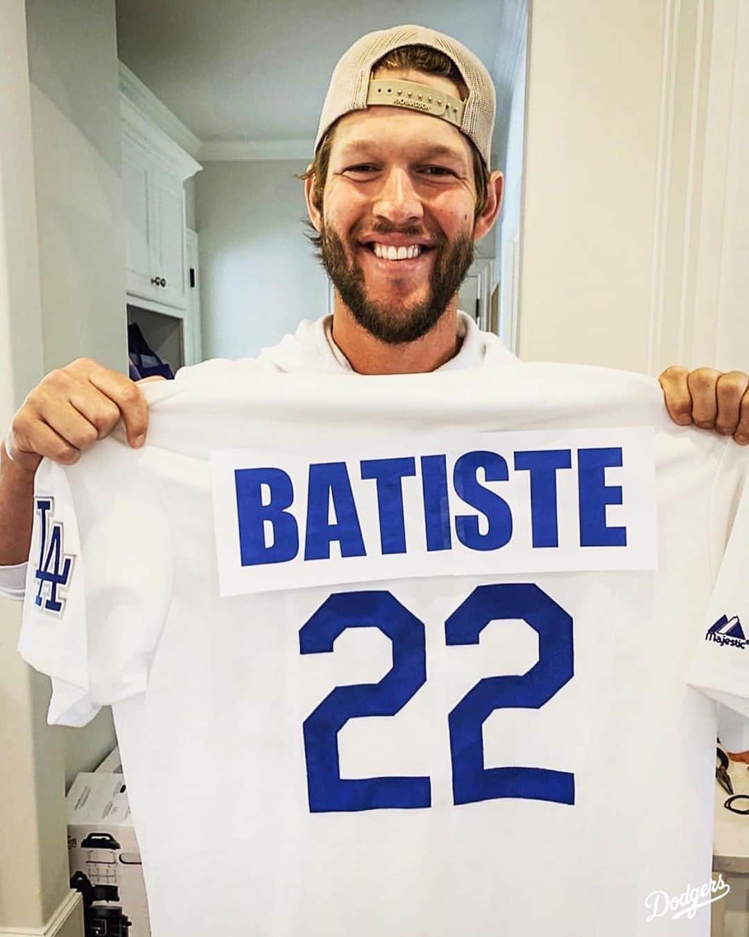 Los Angeles Dodgersさんのインスタグラム写真 - (Los Angeles DodgersInstagram)「In honor of #NationalNursesDay, we celebrate the frontline healthcare heroes that inspire us, especially our partners at @uclahealth. Make your own jersey to honor #TheRealHeroes in your community or tag them below.」5月7日 8時10分 - dodgers