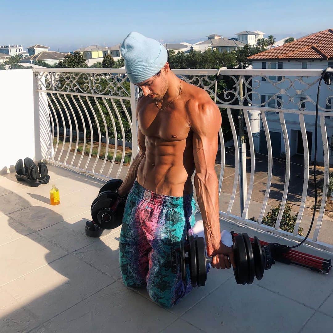 Steven Kellyのインスタグラム：「A man on a mission... X  Hard work paying off. 50 days out of my 75 day journey done. I’ve never been so mentally and physically bulletproof. My body is transforming and I’m seeing progress daily. My focus and determination are through the roof. My head is on STRAIGHT. No distractions. This is what it’s all about... My fitness journey is just beginning and I can’t wait to take you all on this ride with me. Workout programs soon to follow 💪🏼」